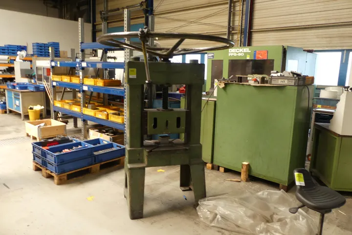Handspindelpresse mit Handrad (grün lackiert)
